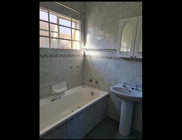 3 BEDROOM HOUSE FOR SALE IN MOREGLOED